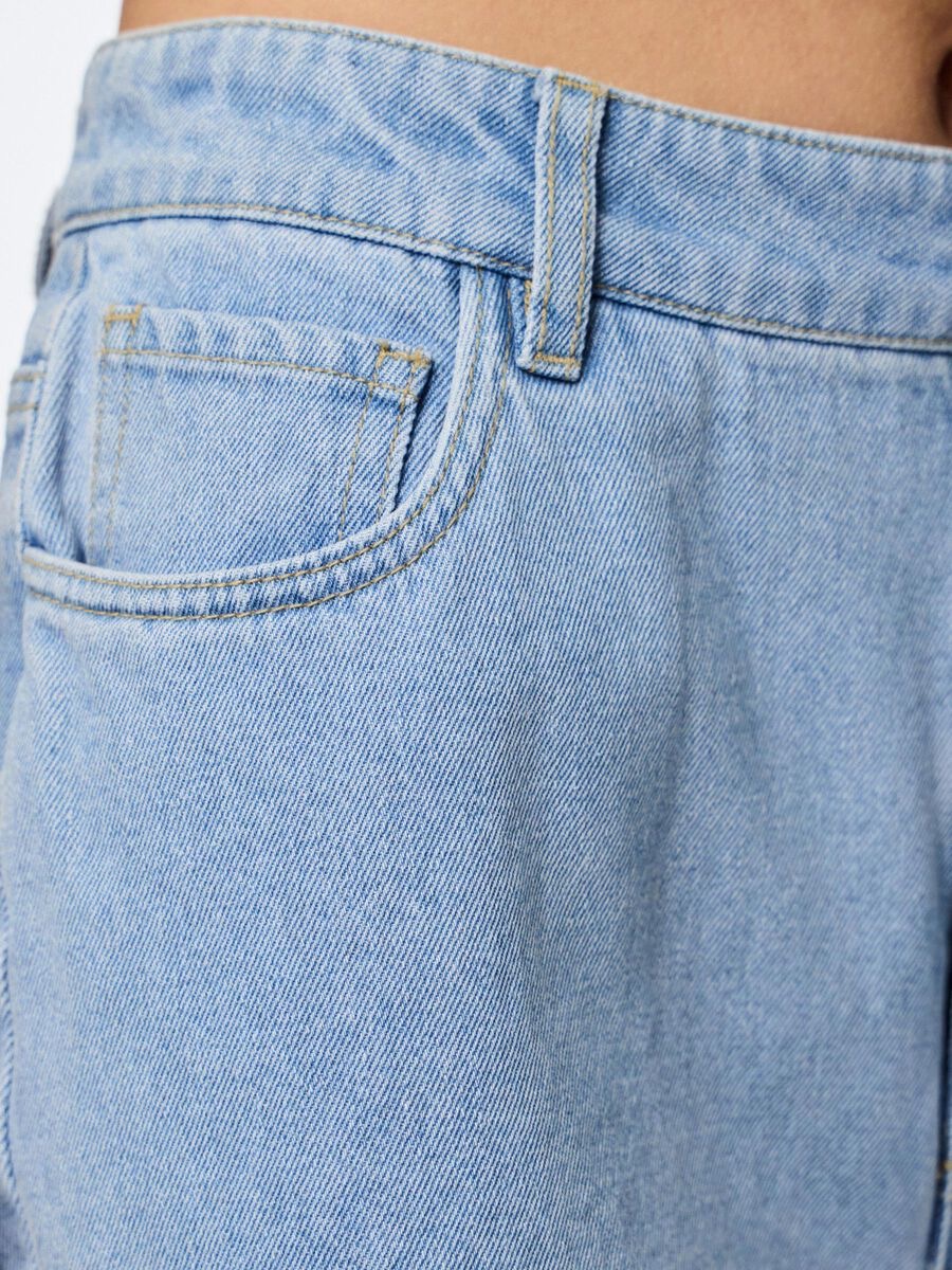 Short PCabbi (Light Blue Denim) de PIECES – Image 4